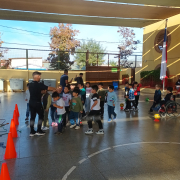 Estudiantes celebrando el Día de la Convivencia Escolar